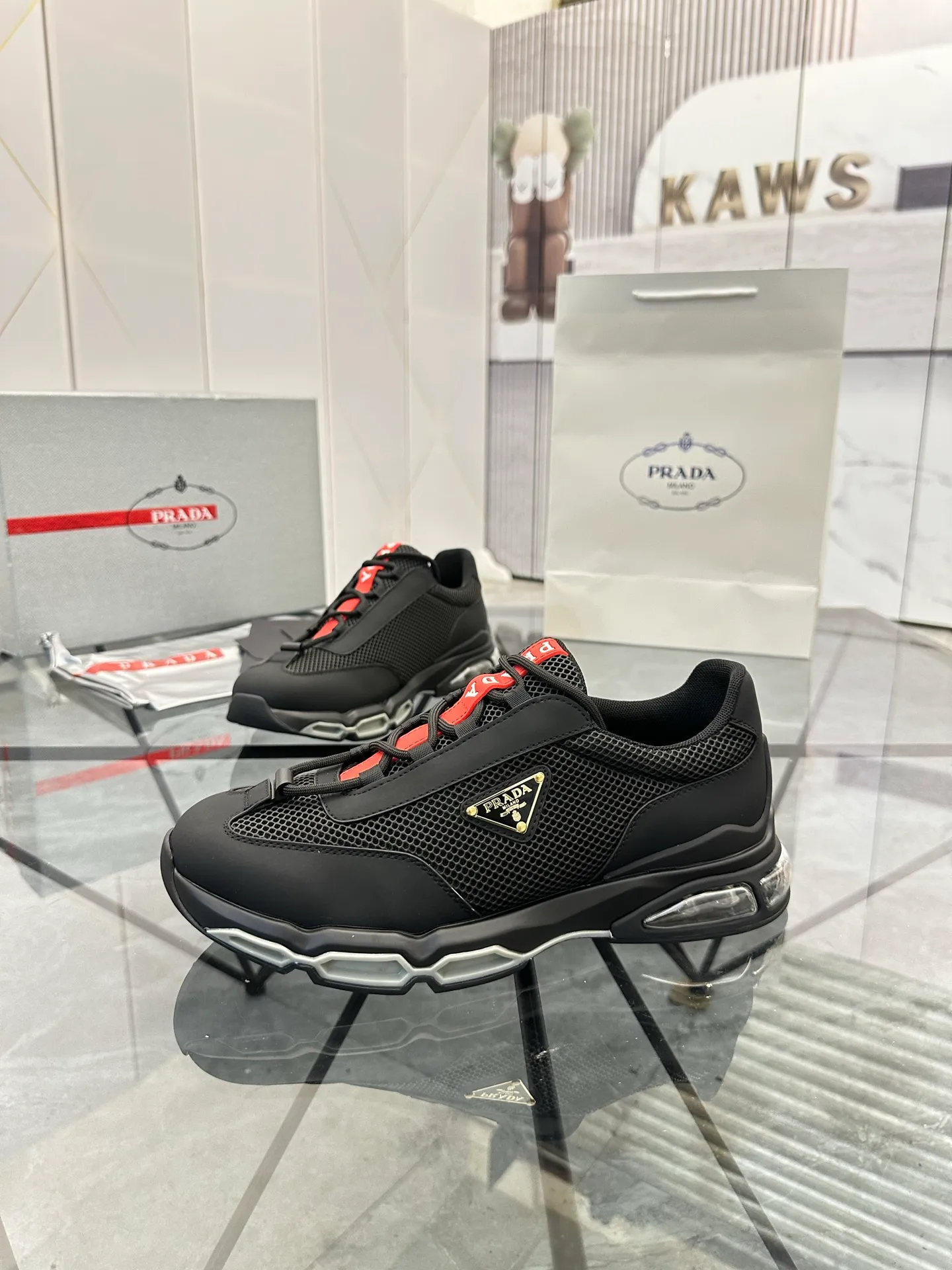 Men's shoes for sale 💰: 💰P660¥ High-end top quality Product trademark: Prada *"Prada*" low-top casual shoes Regular size: 38-45 (can be customized to 46) Product materials: Upper imported first-layer cowhide spliced ​​with original fabric, breathable lining, cowhide foot pads, original air cushion outsole. No.: 001